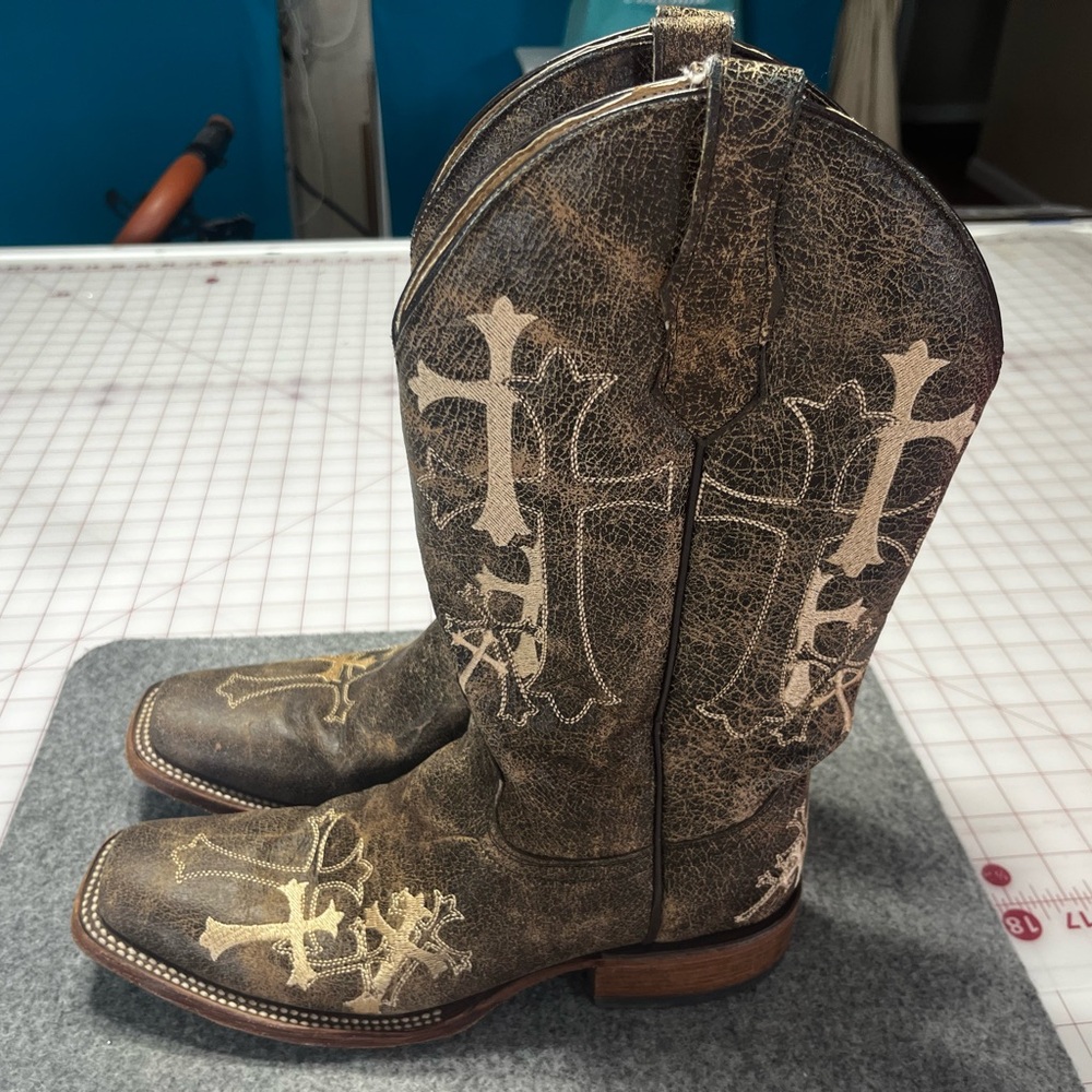 Cowgirl boots - Picture 1 of 8
